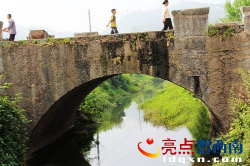 革里新花橋.jpg