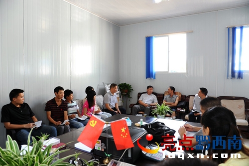 圖為市委常委、市委組織部部長張鴻恩到市委黨建辦指導(dǎo)檢查情景 .jpg