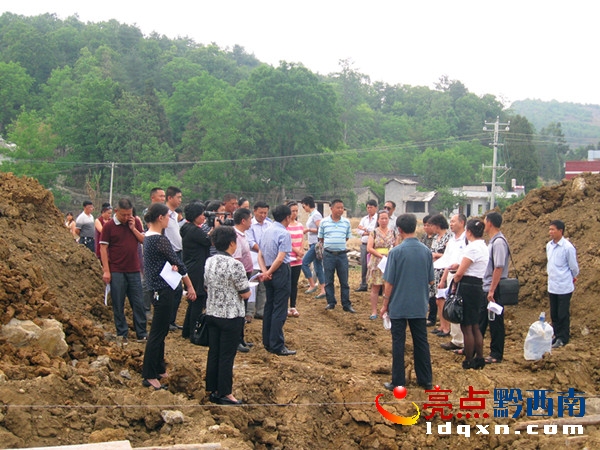 圖為市教育局田進領(lǐng)局長講話.JPG