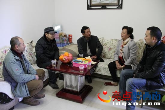 圖為慰問現(xiàn)場。.jpg