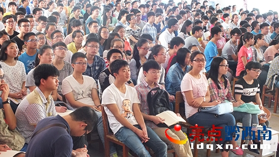 輔導現(xiàn)場一角1.jpg