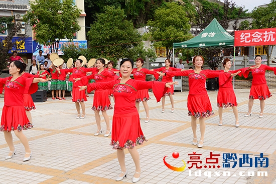 普安舞之夢(mèng)舞蹈隊(duì)帶來的《舞動(dòng)中國》（陳亞林?jǐn)z影）.jpg