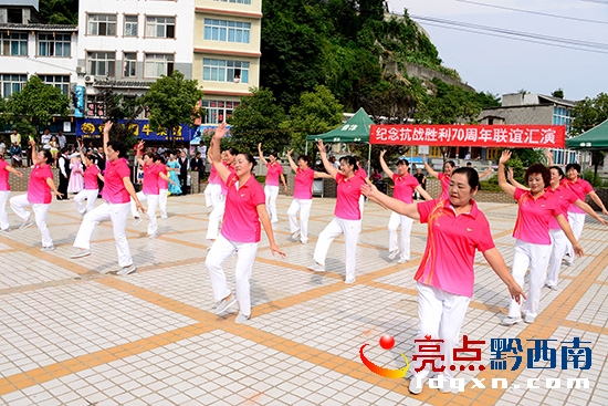 和諧健身隊(duì)帶來的健身操《最炫民族風(fēng)》（陳亞林?jǐn)z影）.jpg
