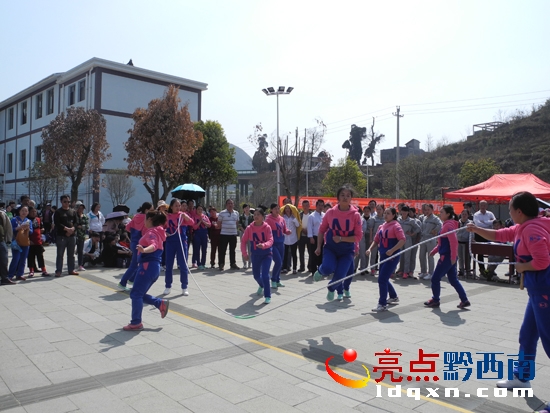 我縣開展趣味活動(dòng)慶祝“三八”婦女節(jié) (1).JPG