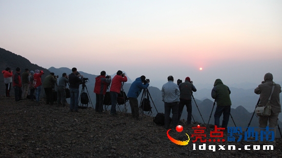 1 (10l兩地)攝影家走進盤州秘境轎子頂.JPG