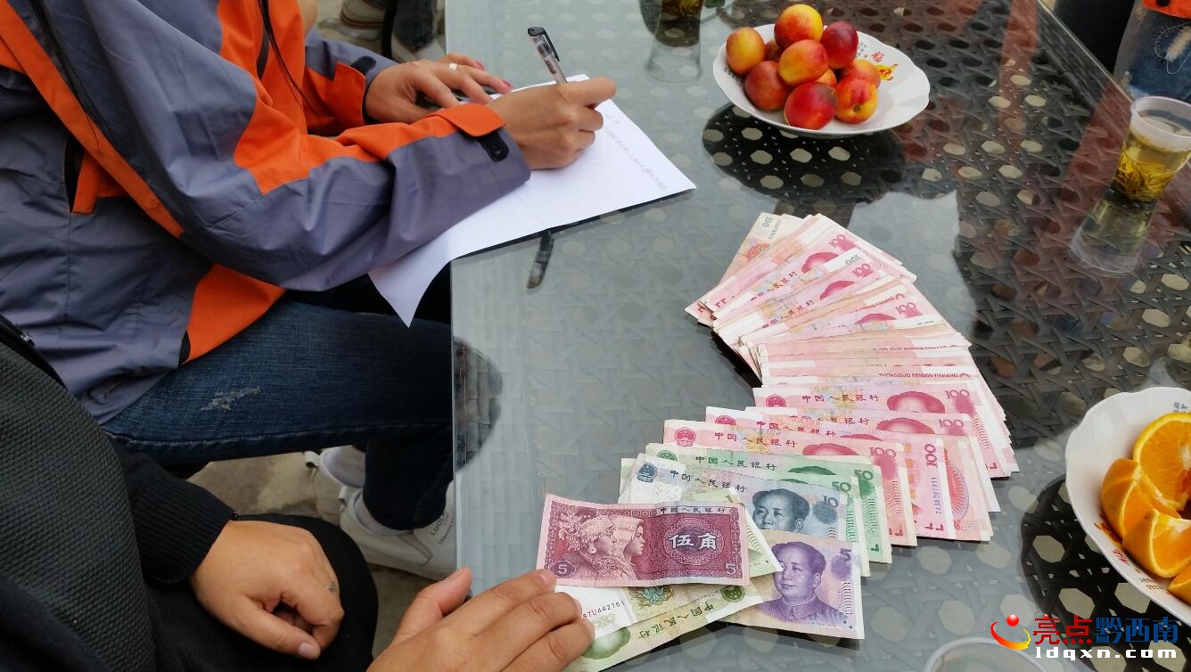 9在陶然閣的捐款場景.jpg