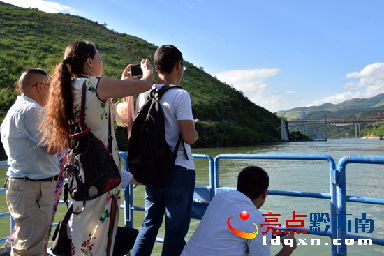 拍攝北盤江抗戰(zhàn)橋遠(yuǎn)景（陳亞林?jǐn)z影）.JPG