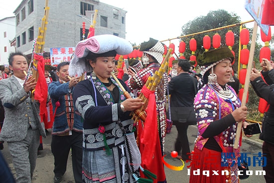 貞豐苗族二月二走親節(jié)。馮彪攝 (5).jpg