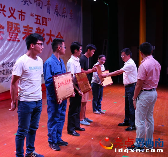為獲獎(jiǎng)集體頒獎(jiǎng).JPG
