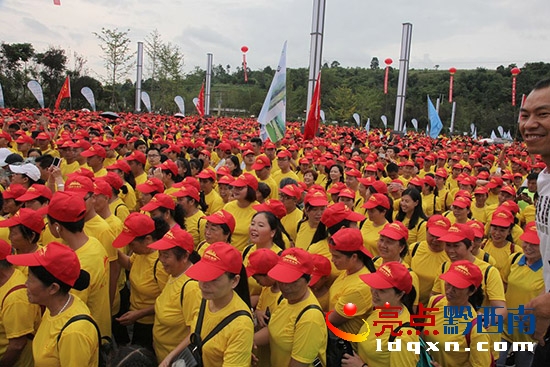 2017國際山地旅游暨興仁馬金河分會(huì)場(chǎng)萬人戶外徒步運(yùn)動(dòng)蔡家友攝影 (4).jpg