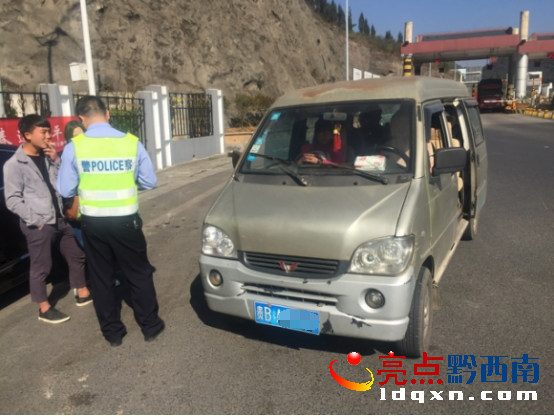 黔西南高速交警查獲兩起超員并涉嫌非法營運車輛1006_看圖王.png