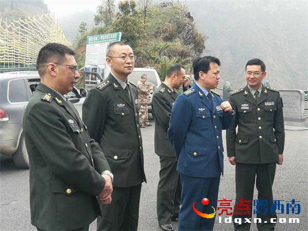 圖3為在24道拐參觀歷史文化.jpg