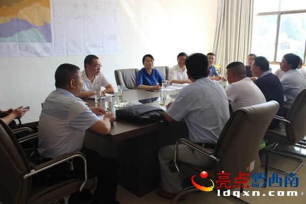 座談會(huì)聽(tīng)取匯報(bào)_看圖王.jpg